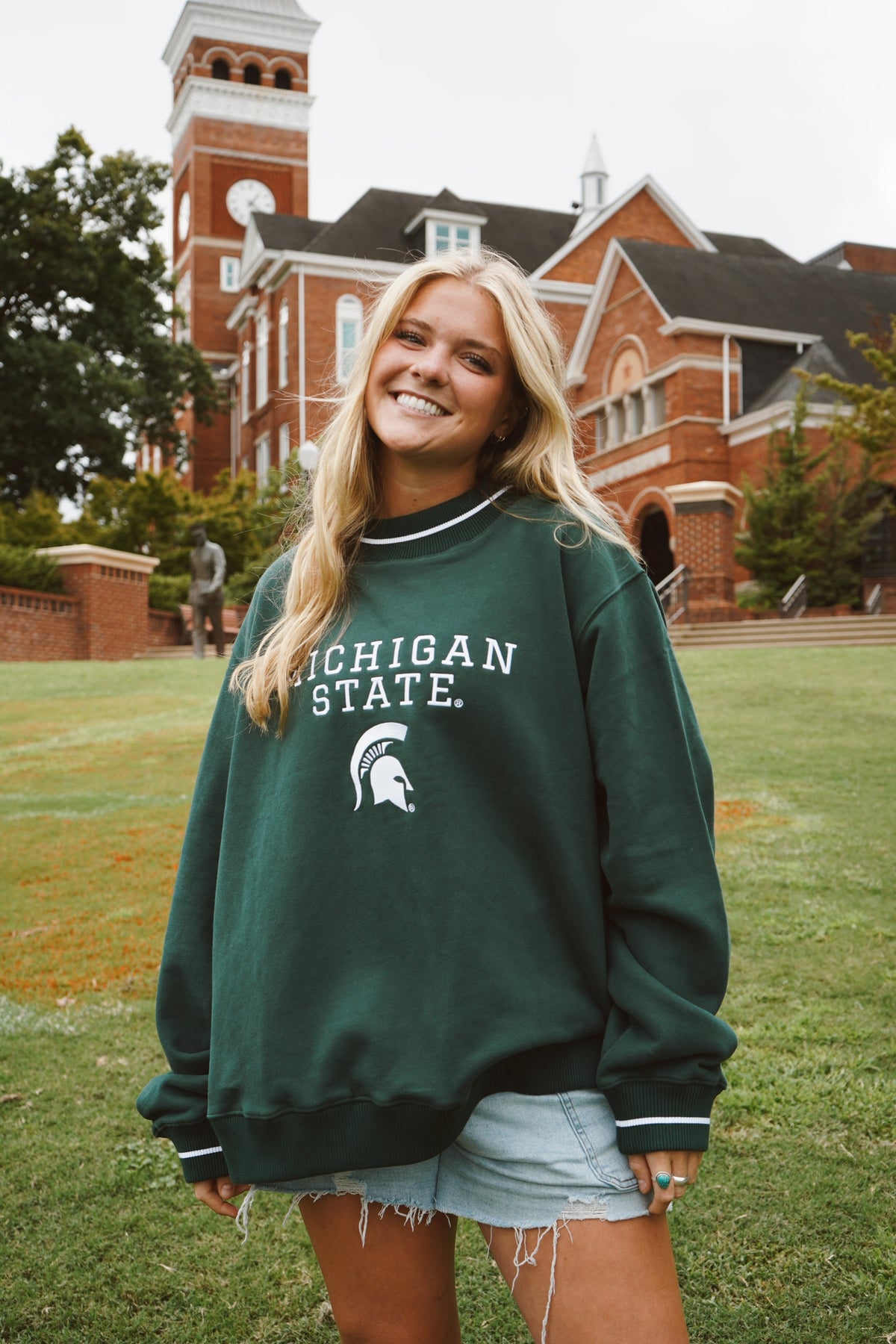 Utah Gameday Mockneck fit photo | Emma Kate is 5'4" wearing L/XL